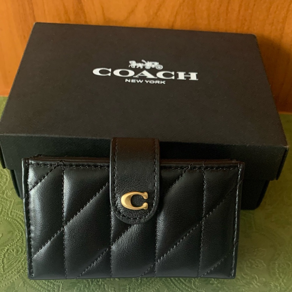 BNIB🎁 COACH Essential Multi Card Holder W/ Pillow Quilting in Brass/BLACK Color